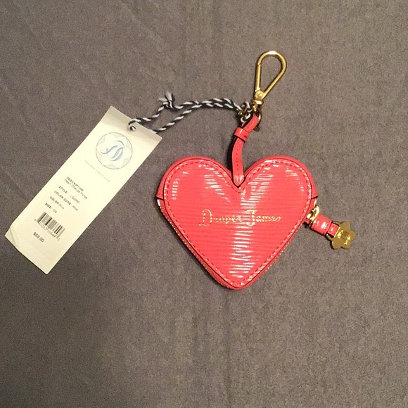 Draper James Accessories - NWT Draper James Heart Change Purse with Clip